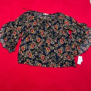 Black flowery blouse with beautiful sleeves